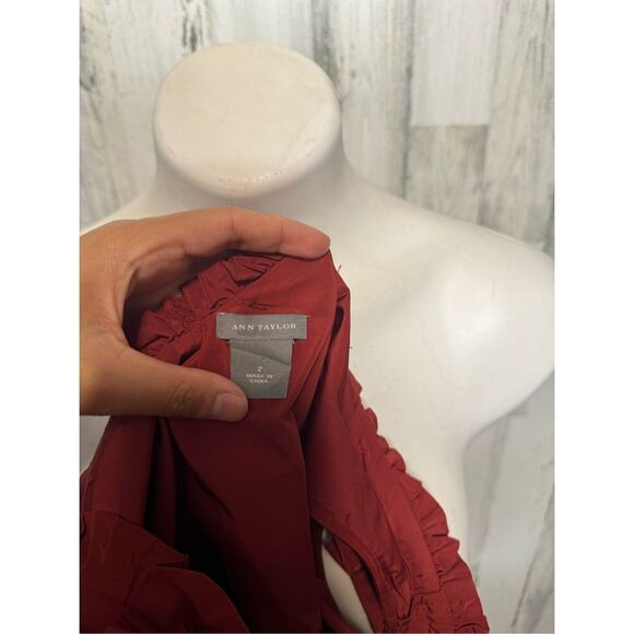 Ann Taylor Red Ruffle V Neck Sleeveless Blouse Top Career Work Office Size 2 - Picture 4 of 5